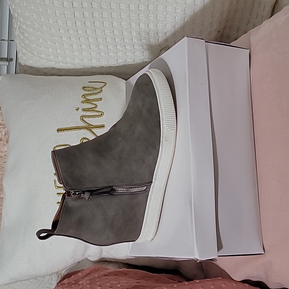 Report boots, sz. 10 m, lt gray suede